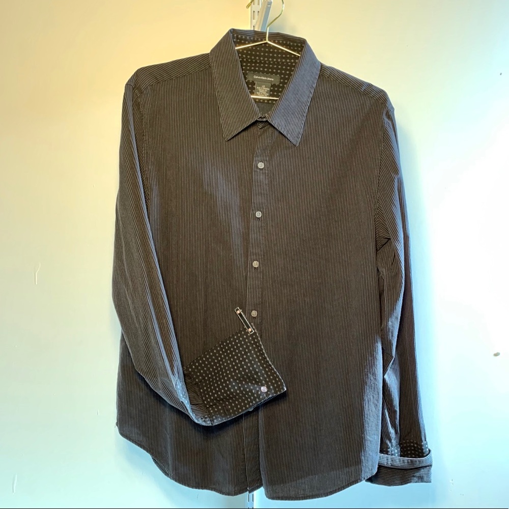 Calvin Klein LG Men’s Collared Dress Shirt Grey